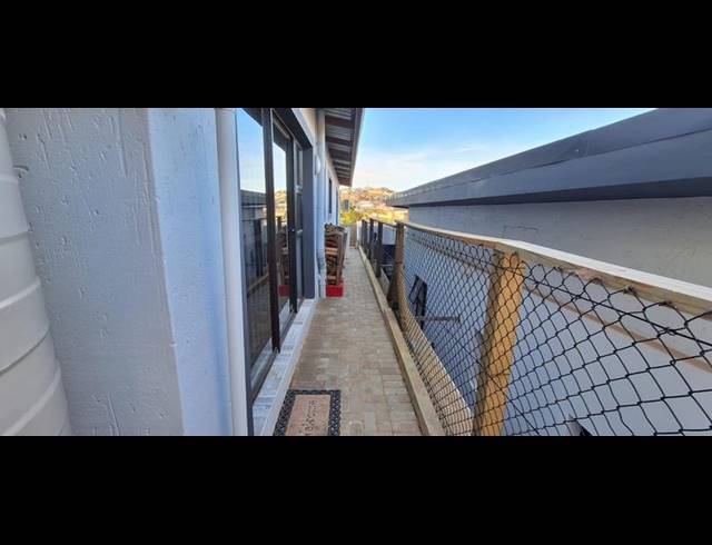 2 BEDROOM TOWNHOUSE FOR SALE IN ISLAND VIEW